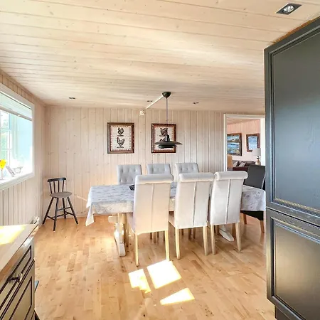4 Bedroom Gorgeous In Semesterbostad