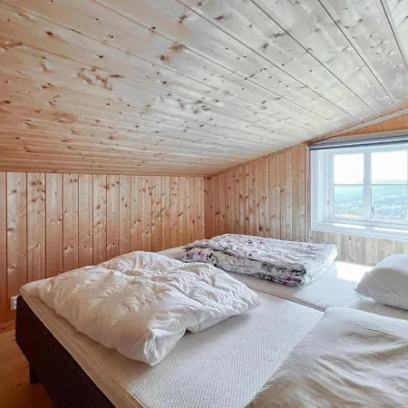 4 Bedroom Gorgeous In Reinli