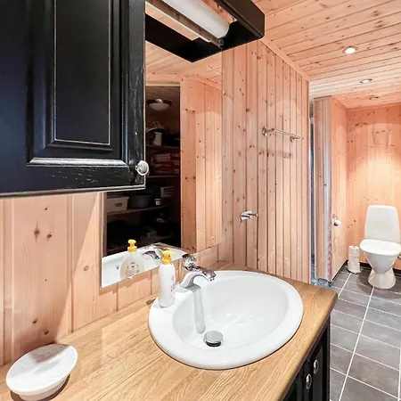 4 Bedroom Gorgeous In Semesterbostad